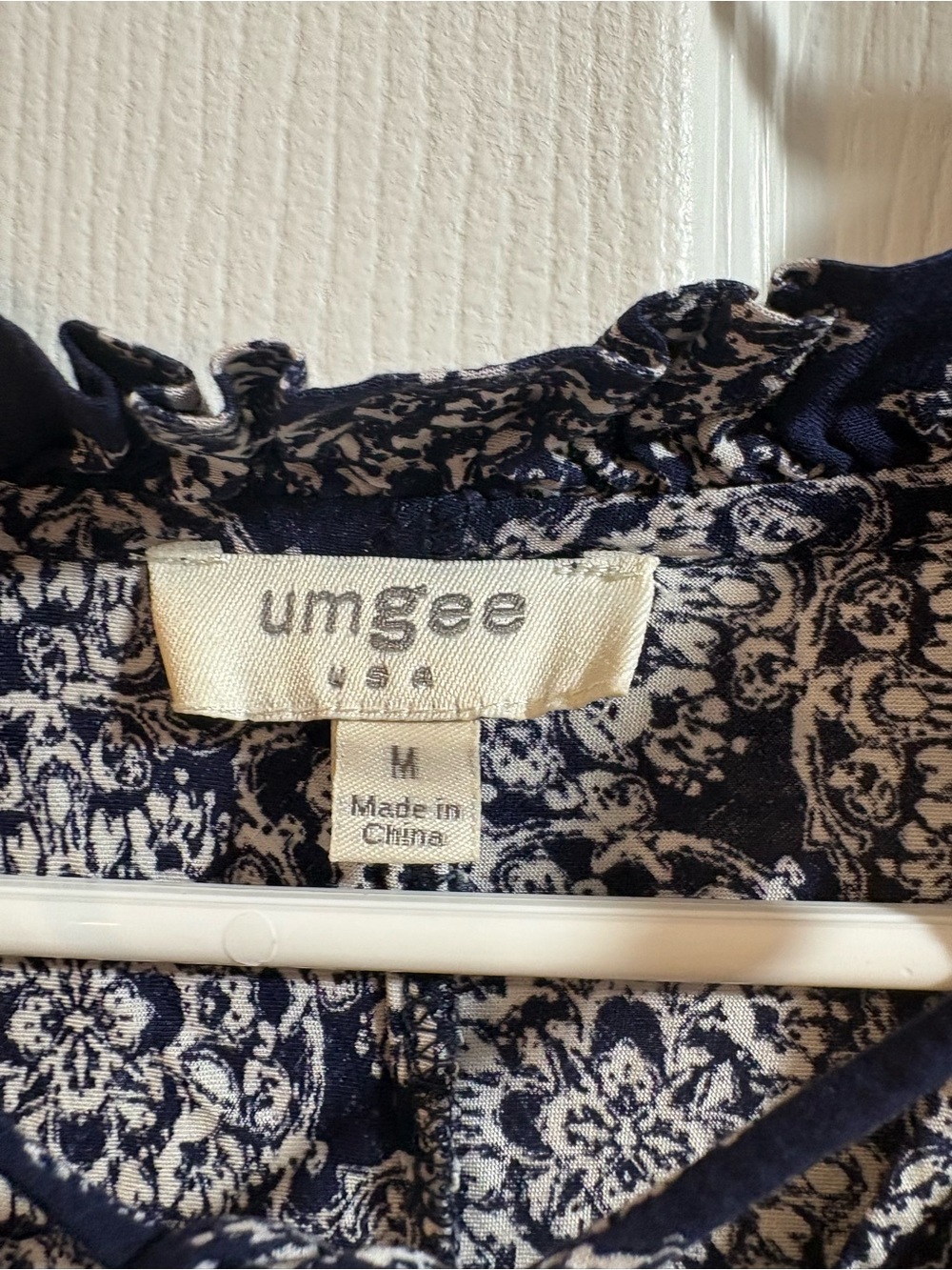 Umgee USA Medium Navy Cream Boho Paisley Ruffle Hem Tunic Blouse Western Bandana - Picture 2 of 5